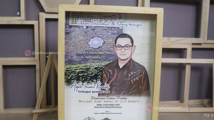 Ucapan Terimakasih dan Kenang kenangan sebagai pembicara